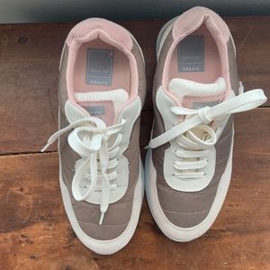 Dolce Vita x Greats Evana sneaker, size 8